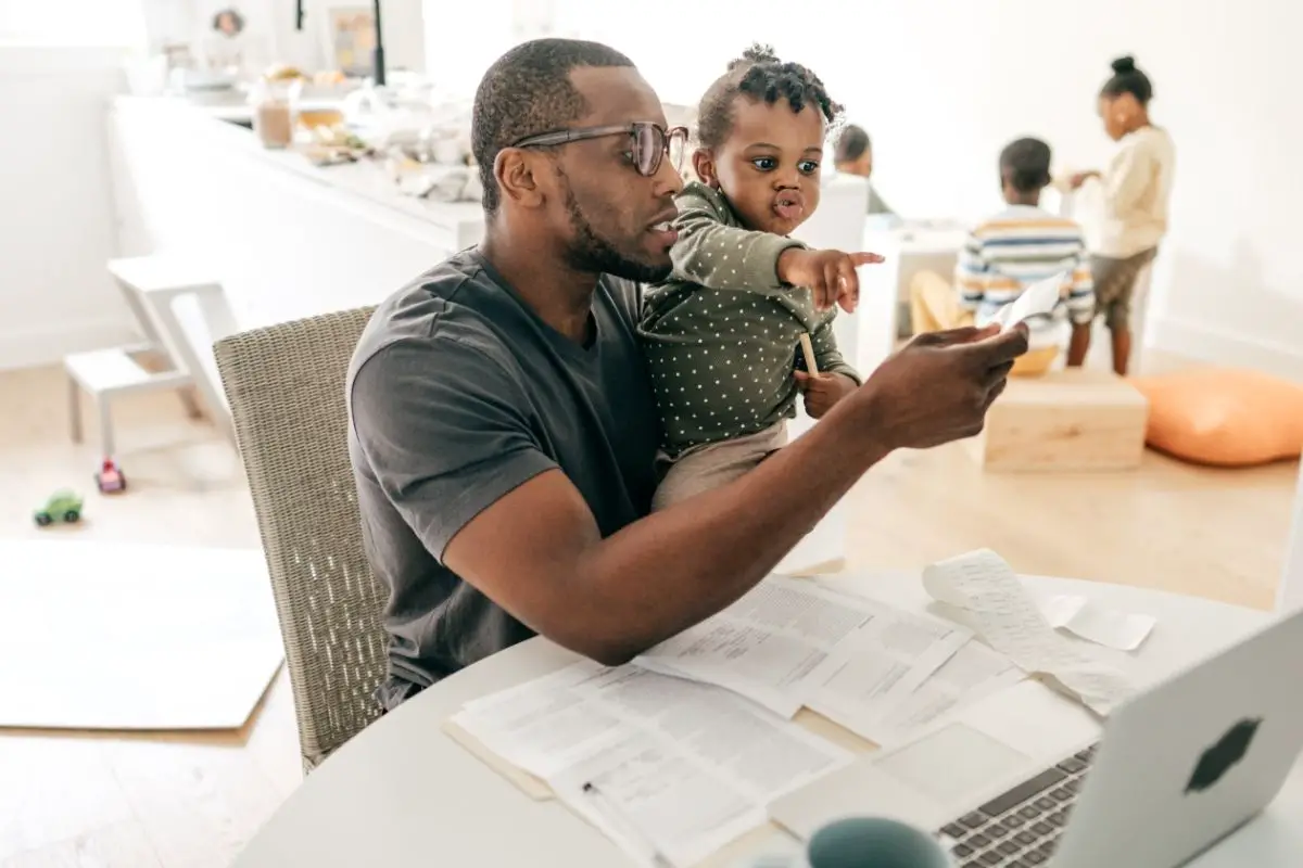 how-much-do-babysitters-make-a-year-happy-baby-babysitter